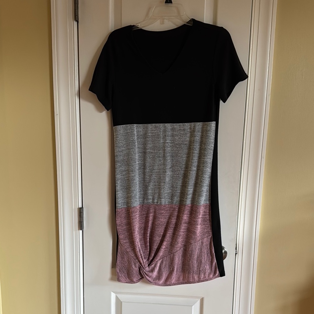 SHEIN Colorblock V-Neck T-shirt dress - Black, Gray, and Pink